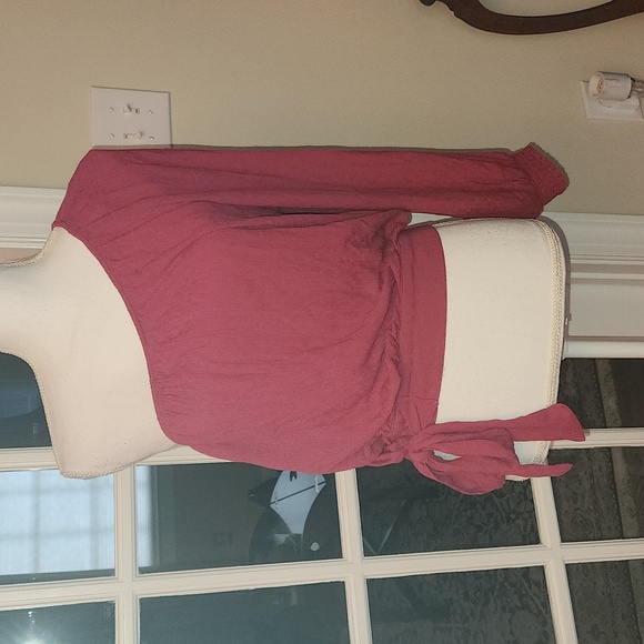 American Eagle Outfitters Tops - NWT American Eagle one sleeve crop blouse L